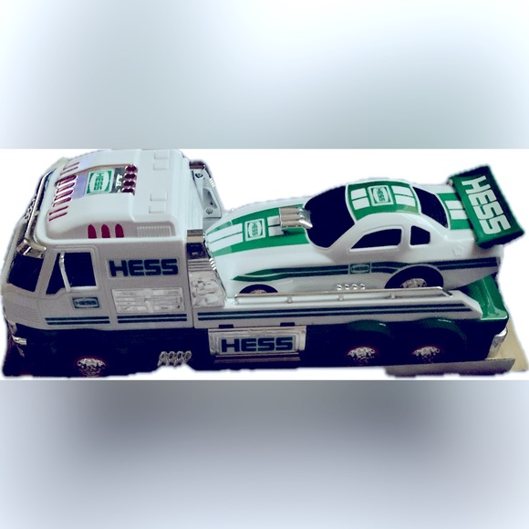 2016 HESS Traditional Christmas Toy Truck And Dragster NIB Never Played With - Picture 2 of 7